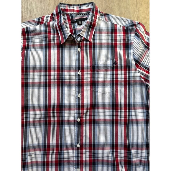 Volcom Mens Large Red White Blue Plaid Short Sleeve Button Down Shirt Pocket - Picture 2 of 7